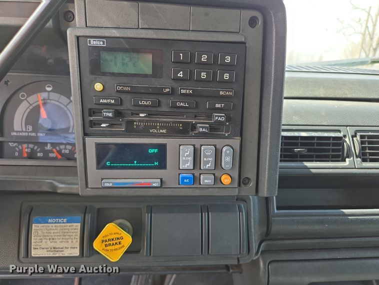 image for item DP6222 2000 GMC C6500 box truck