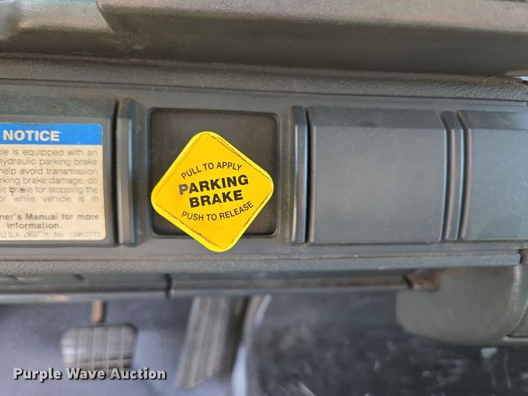 image for item DP6222 2000 GMC C6500 box truck