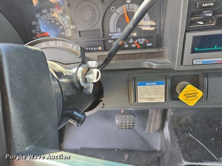 image for item DP6222 2000 GMC C6500 box truck