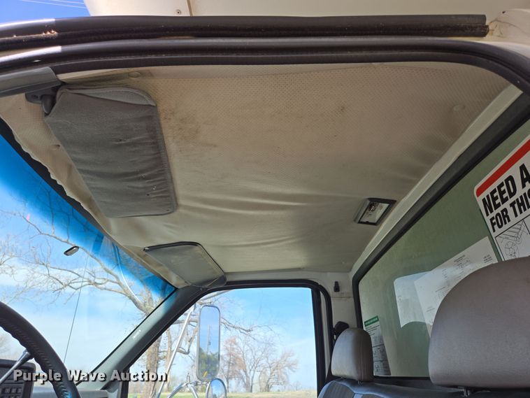 image for item DP6222 2000 GMC C6500 box truck