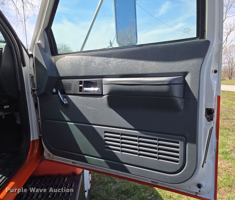 image for item DP6222 2000 GMC C6500 box truck