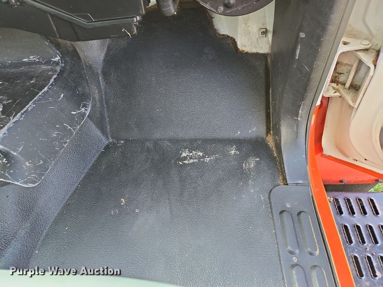 image for item DP6222 2000 GMC C6500 box truck