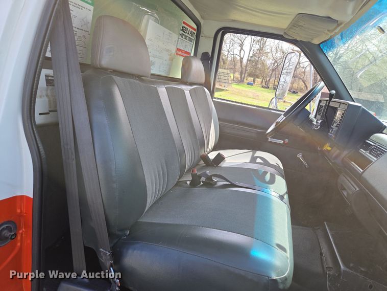 image for item DP6222 2000 GMC C6500 box truck