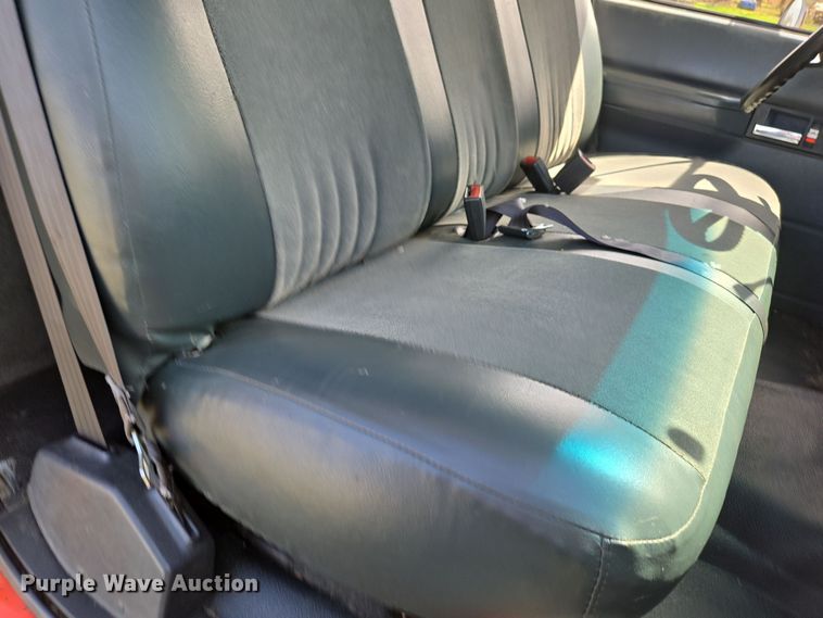 image for item DP6222 2000 GMC C6500 box truck