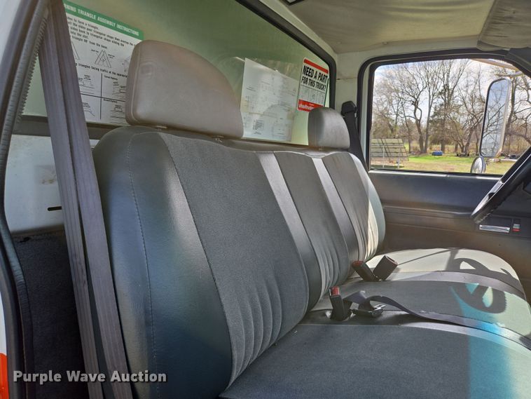 image for item DP6222 2000 GMC C6500 box truck