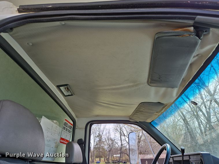 image for item DP6222 2000 GMC C6500 box truck