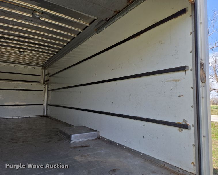 image for item DP6222 2000 GMC C6500 box truck