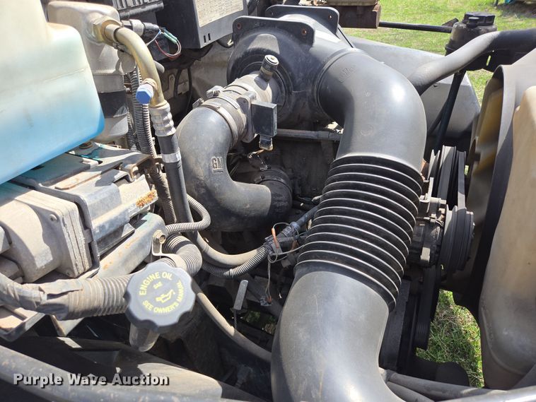 image for item DP6222 2000 GMC C6500 box truck