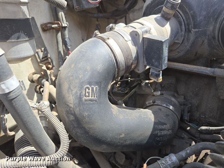 image for item DP6222 2000 GMC C6500 box truck