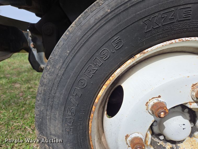 image for item DP6222 2000 GMC C6500 box truck