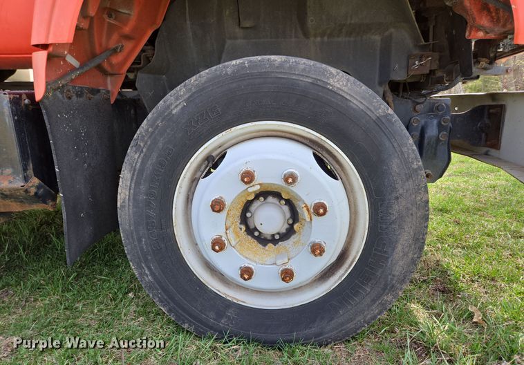 image for item DP6222 2000 GMC C6500 box truck