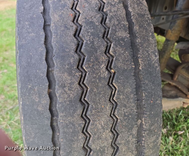 image for item DP6222 2000 GMC C6500 box truck