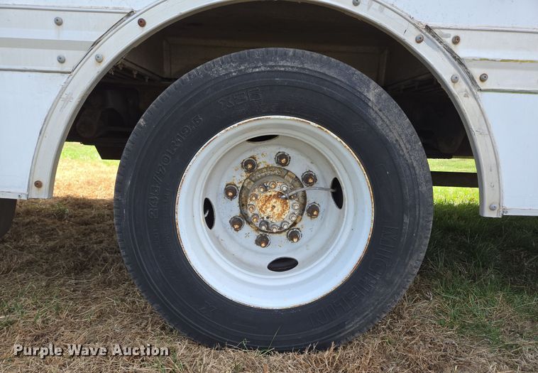 image for item DP6222 2000 GMC C6500 box truck