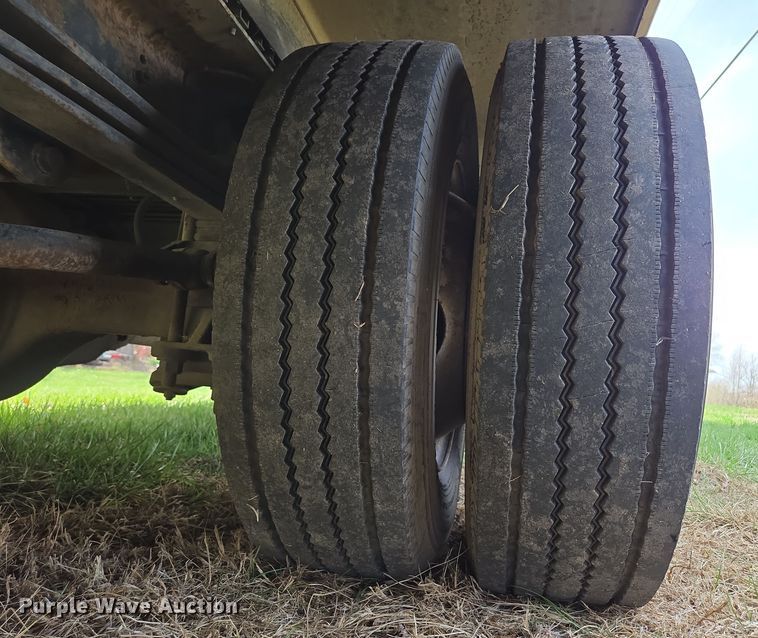 image for item DP6222 2000 GMC C6500 box truck