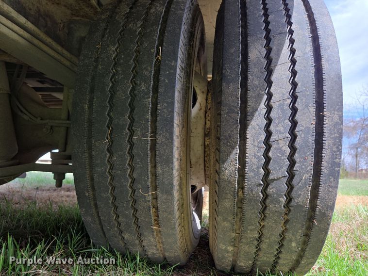 image for item DP6222 2000 GMC C6500 box truck