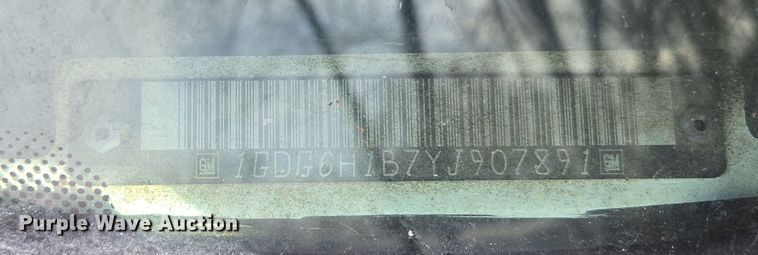 image for item DP6222 2000 GMC C6500 box truck