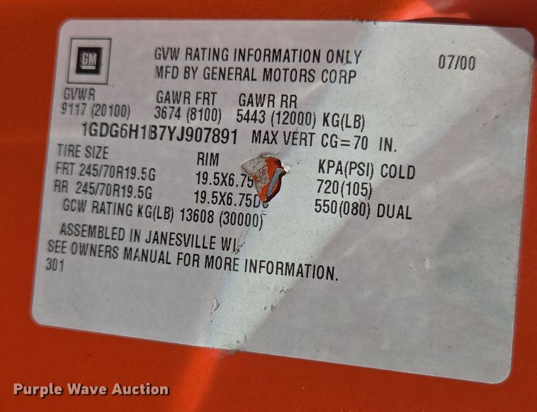 image for item DP6222 2000 GMC C6500 box truck