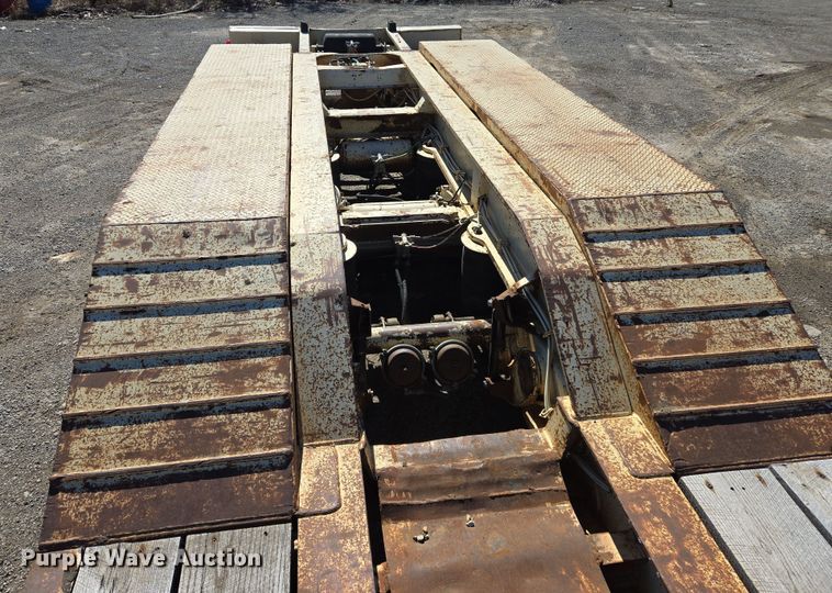 image for item DS3653 2009 Trail King TK110HDG-523 lowboy equipment trailer