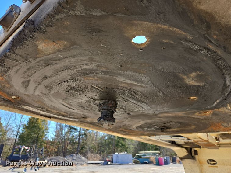 image for item DS3653 2009 Trail King TK110HDG-523 lowboy equipment trailer