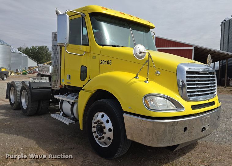 image for item DS5325 2010 Freightliner Columbia semi truck