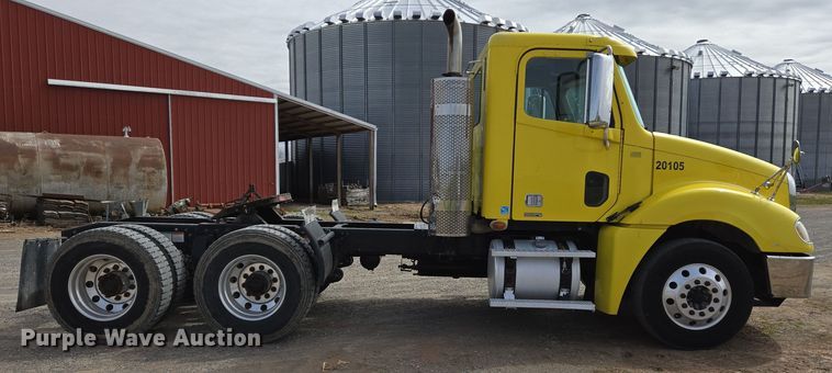 image for item DS5325 2010 Freightliner Columbia semi truck