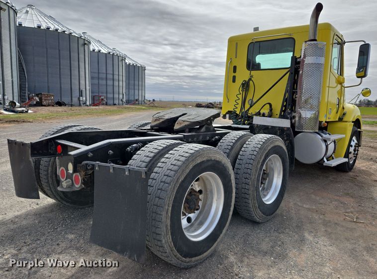 image for item DS5325 2010 Freightliner Columbia semi truck