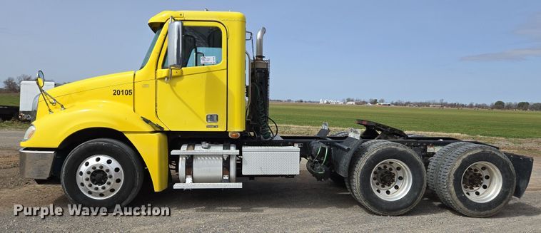 image for item DS5325 2010 Freightliner Columbia semi truck