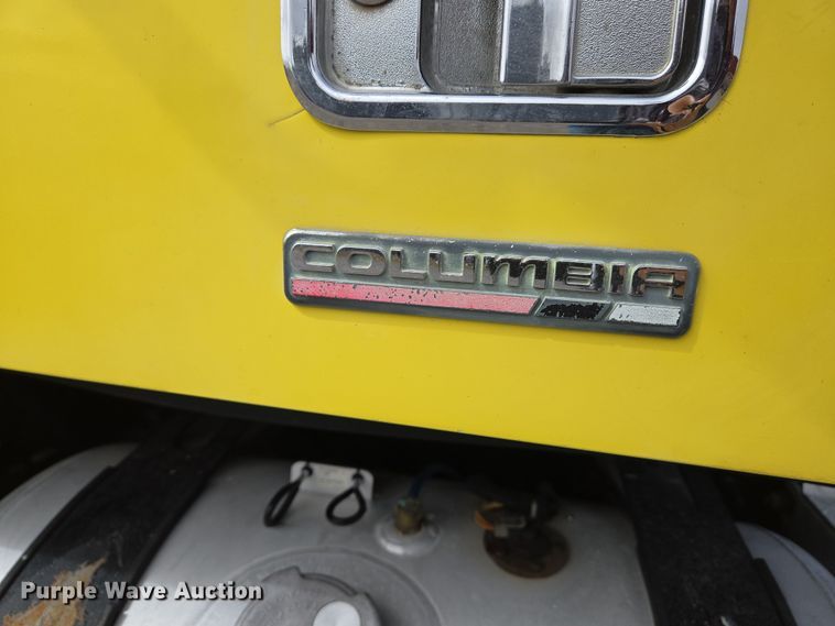 image for item DS5325 2010 Freightliner Columbia semi truck