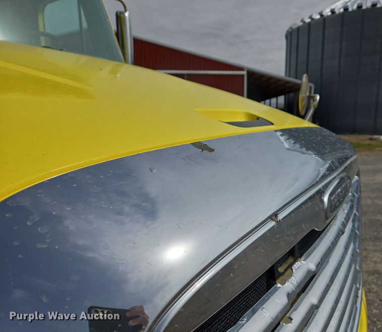 image for item DS5325 2010 Freightliner Columbia semi truck