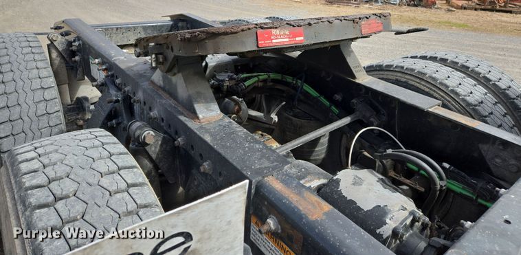 image for item DS5325 2010 Freightliner Columbia semi truck