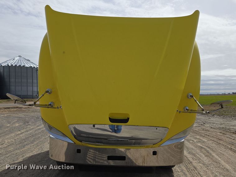 image for item DS5325 2010 Freightliner Columbia semi truck