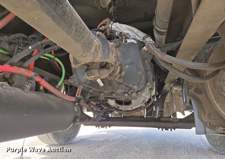 image for item DS5325 2010 Freightliner Columbia semi truck