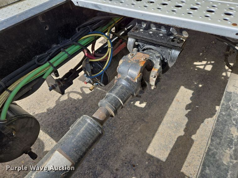 image for item DS5325 2010 Freightliner Columbia semi truck