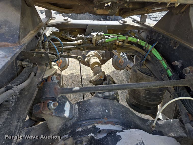 image for item DS5325 2010 Freightliner Columbia semi truck