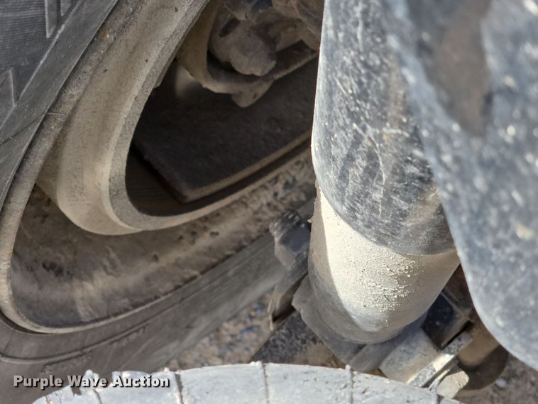 image for item DS5325 2010 Freightliner Columbia semi truck