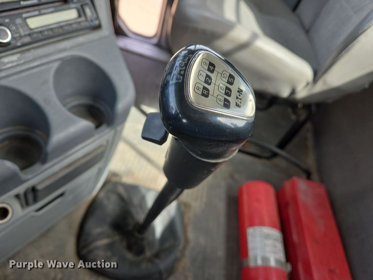 image for item DS5325 2010 Freightliner Columbia semi truck