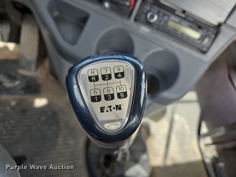 image for item DS5325 2010 Freightliner Columbia semi truck