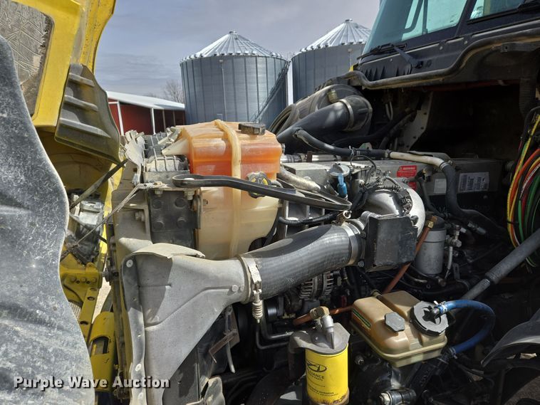 image for item DS5325 2010 Freightliner Columbia semi truck