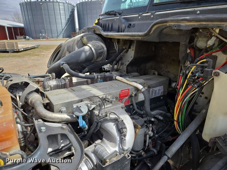 image for item DS5325 2010 Freightliner Columbia semi truck