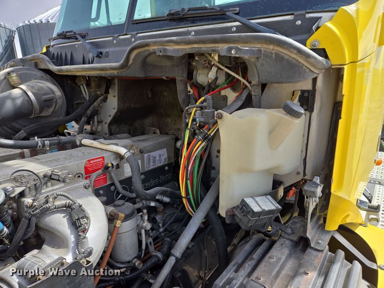 image for item DS5325 2010 Freightliner Columbia semi truck