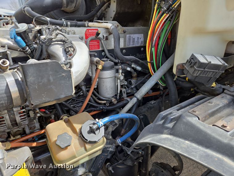 image for item DS5325 2010 Freightliner Columbia semi truck