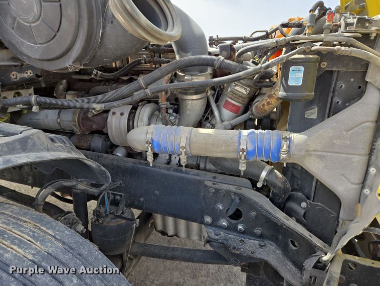 image for item DS5325 2010 Freightliner Columbia semi truck