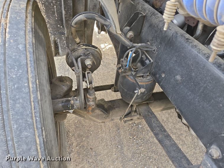 image for item DS5325 2010 Freightliner Columbia semi truck