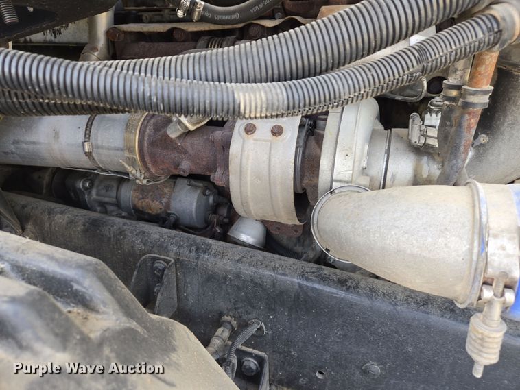 image for item DS5325 2010 Freightliner Columbia semi truck