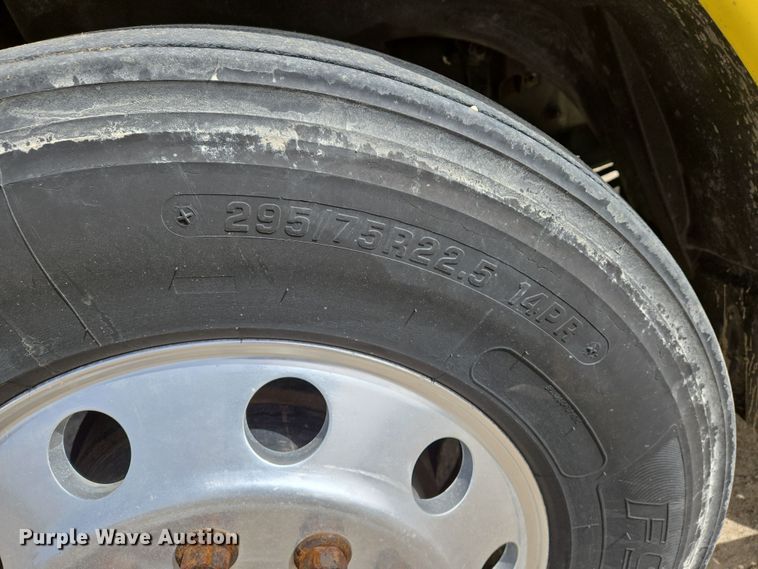 image for item DS5325 2010 Freightliner Columbia semi truck