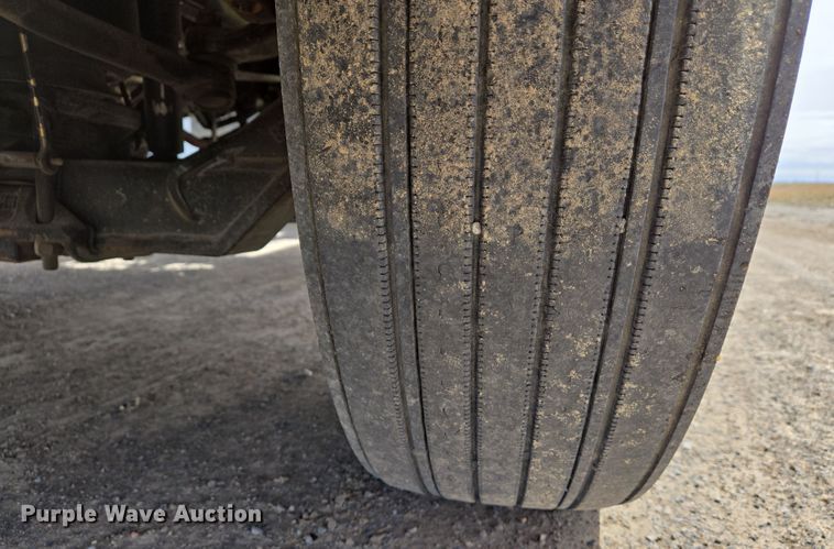 image for item DS5325 2010 Freightliner Columbia semi truck