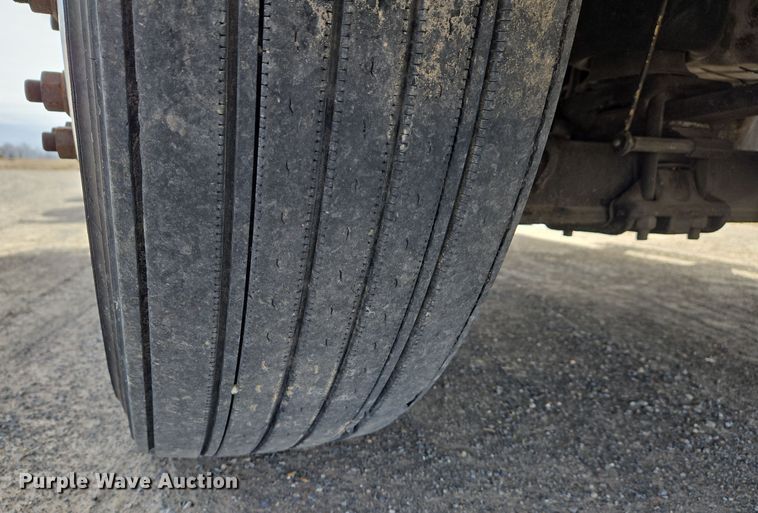 image for item DS5325 2010 Freightliner Columbia semi truck