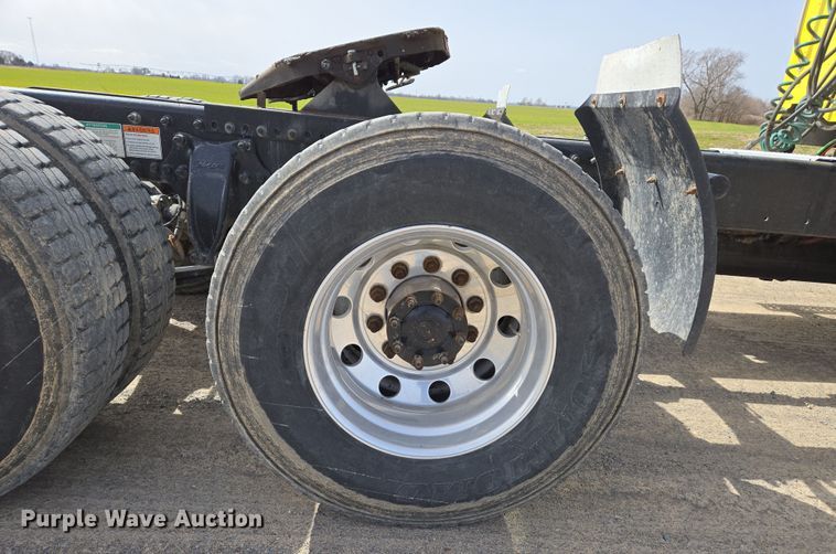 image for item DS5325 2010 Freightliner Columbia semi truck