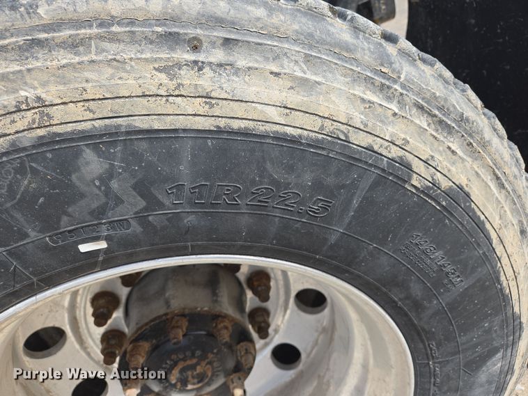 image for item DS5325 2010 Freightliner Columbia semi truck