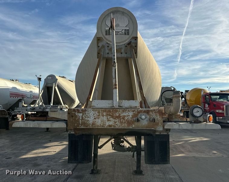 image for item DT6516 1998 Vantage pneumatic dry bulk trailer